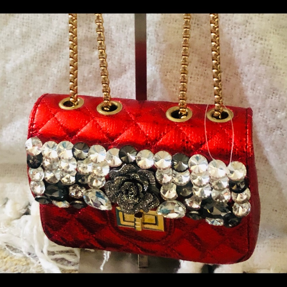 Stunning red shoulder bag / hand bag